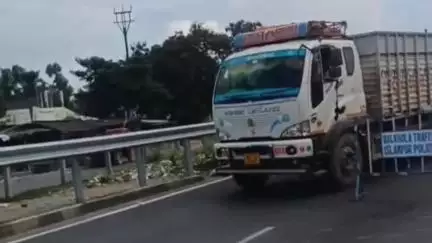 গোয়ালপোখর ২: গোয়ালপোখর 2 নং ব্লকের সূর্যাপুর বাস স্ট্যান্ডে বাসের পিছনে পাথর মেরে কাঁচ ভেঙে দিল দুই যুবক, আহত 1