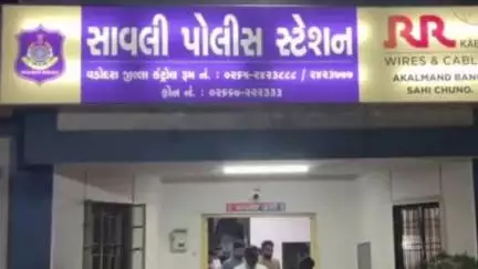 સાવલી: વડી તલાવડીથી સરદારપુરા રોડ પર વિદેશી દારૂના કટીંગ સમયે ગ્રામ્ય LCBની રેડ, રૂ.11,85,600નો મુદ્દામાલ જપ્ત