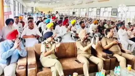 ਕੋਟਕਪੂਰਾ: ਪੁਲਿਸ ਨੇ ਐਸਐਸਪੀ ਦੀ ਅਗਵਾਈ ਹੇਠ ਦਸ਼ਮੇਸ਼ ਪਬਲਿਕ ਸਕੂਲ ਵਿਖੇ ਸਮਾਗਮ ਦੌਰਾਨ ਵਿਦਿਆਰਥੀਆਂ ਨੂੰ ਨਸ਼ਿਆਂ ਖਿਲਾਫ ਕੀਤਾ ਜਾਗਰੂਕ