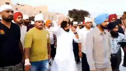 ਅੰਮ੍ਰਿਤਸਰ 2: ਗਿੱਪੀ ਗਰੇਵਾਲ, ਐਮੀ ਵਿਰਕ, ਸਰਗੁਣ ਮਹਿਤਾ ਤੇ ਹੋਰ ਕਲਾਕਾਰ ਸ੍ਰੀ ਦਰਬਾਰ ਸਾਹਿਬ ਵਿੱਚ ਹੋਏ ਨਤਮਸਤਕ