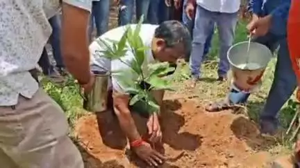 ଜଗତସିଂହପୁର: ବଳରାମପୁର ପଞ୍ଚାୟତରେ ଆୟୋଜିତ ହେଉଥିବା ବିଜେପିର କର୍ମୀ ସମ୍ମିଳନୀ ଓ ବୃକ୍ଷରୋପଣ କାର୍ଯ୍ୟକ୍ରମରେ ଯୋଗଦେଲେ ସ୍ଥାନୀୟ ବିଧାୟକ