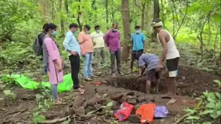 ଭଞ୍ଜନଗର: ଭଞ୍ଜନଗର ବାଇପାଲି ମୁନିଆକଣ ଜଙ୍ଗଲରେ ପୋତା ଯାଇଥିବା ଯୁବକଙ୍କ ମୃତଦେହ ଉଦ୍ଧାର ଘଟଣା, ଦିନକ ପରେ ବି କାରଣ ଅସ୍ପଷ୍ଟ