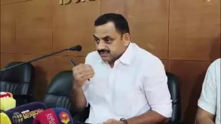 തൊടുപുഴ: ദേശീയപാത 85-ന്റെ നിർമ്മാണത്തിൽ വിലക്ക് ഏർപ്പെടുത്തിയത് ഹൈക്കോടതിയെന്ന് തൊടുപുഴ പ്രസ് ക്ലബ്ബിൽ ഡീൻ കുര്യാക്കോസ് എം.പി