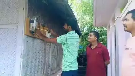 সাব্রুম: সাব্রুম নগর পঞ্চায়েতের আনন্দপাড়ায় ত্রিপুরা বিদ্যুৎ নিগমের পক্ষ থেকে প্রিপেড মিটার বসানোর কাজ শুরু হয়েছে
