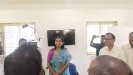 రాజమండ్రి సిటీ: ప్రభుత్వ పథకాల పంపిణీలో నిర్లక్ష్యం చేస్తే సహించేది లేదు: జిల్లా కలెక్టర్ ప్రశాంతి