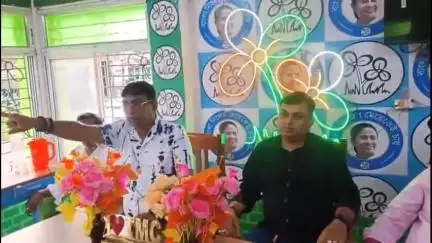 আউশগ্রাম ১: একুশে জুলাইয়ের কর্মসূচিকে সামনে রেখে প্রস্তুতি বৈঠক করা হল আউশগ্রাম অঞ্চল তৃণমূলের কার্যালয়ে, হাজির বিধায়ক