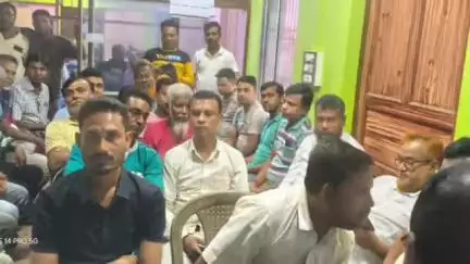 বসিরহাট ২: শহীদ সভা কে সামনে রেখে তৃণমূলের কর্মী বৈঠক রাজেন্দ্রপুর এলাকায়