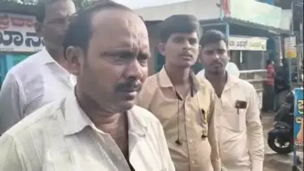 ಯಲಬರ್ಗ: ಪಟ್ಟಣದಲ್ಲಿ ಸ್ಕೂಟಿಯ ಡಿಕ್ಕಿಯಲ್ಲಿದ್ದ ಒಂದು ಲಕ್ಷ ಐವತ್ತು ಸಾವಿರ ಹಣ ರೈತನ ಹಣವನ್ನು ಹಗಲೊತ್ತಿನಲ್ಲಿ ಕದ್ದ ಕಳ್ಳುರು