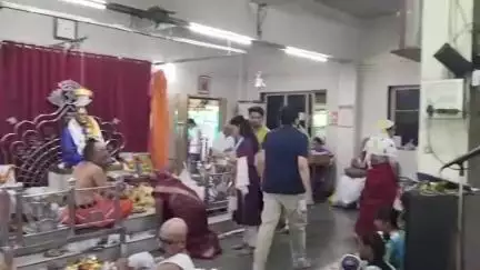 कर्जत: कर्जत तालुक्यातील अवसरे गावामध्ये गुरुपौर्णिमा निमित्ताने भाविकांची मोठी गर्दी