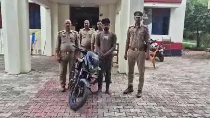 तालबेहट: एसपी के निर्देशन में पूराकला थाना पुलिस ने चोरी की मोटरसाइकिल सहित 1 अभियुक्त को गिरफ्तार कर न्यायालय में पेश किया