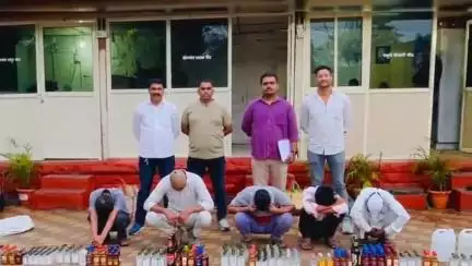राहुरी: तालुक्यातील विविध भागांमधील दारू अड्ड्यांवर स्थानिक गुन्हे शाखेच्या पोलीस पथकाचे छापे, दारू साठ्यासह आरोपी ताब्यात