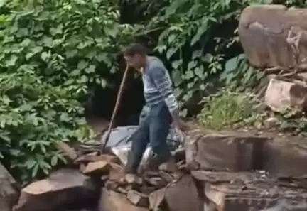 शिवसागर: बड्डी थाना पुलिस ने पनारी घाट के समीप नदी किनारे से 1000 लीटर देशी महुआ शराब किया नष्ट