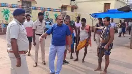 ଭଦ୍ରକ ଗ୍ରାମାଞ୍ଚଳ: ଭଦ୍ରକ ର ପ୍ରସିଧ ଶୈବପୀଠ ବାବା ଆଖଣ୍ଡଳମଣୀ ଙ୍କ ଶ୍ରାବଣୀ ଯାତ୍ରା ଉପଲକ୍ଷେ ସମିକ୍ଷାକଲେ ଭଦ୍ରକ ଏସି ପି।