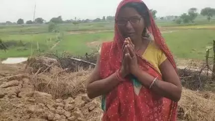 बारा: भिस्कूरी ग्राम सभा में महिला ने अपने देवर और ससुर पर घर गिराने का आरोप लगाया