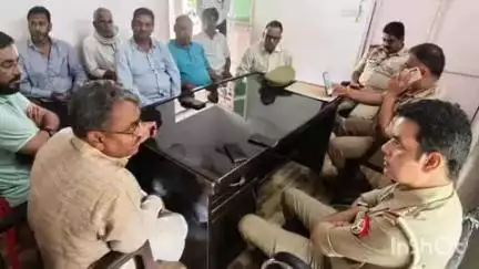 प्रतापगढ़: नगर कोतवाली में श्रावण मास और कांवड़ यात्रा के दृष्टिगत यातायात व्यवस्था संबंधी गोष्ठी का आयोजन किया गया