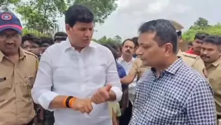 अमरावती: पार्डी गावाला लागुन असलेल्या पुलाच्या कामामुळे साचलेल्या पाण्याने नागरिकांना होत आहे त्रास; आमदार रणांकडून पाहणी