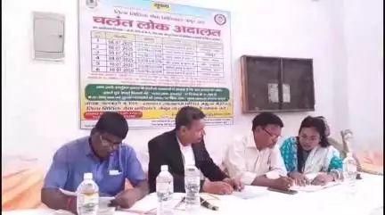 भभुआ: जिले के विभिन्न प्रखंडों में चलंत लोक अदालत ने 120 सुलहनिय वादों का किया निपटारा