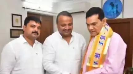 निचलौल: सिसवा नगर के अध्यक्ष प्रतिनिधि ने नगर विकास मंत्री से मुलाकात की, नगर पालिका के विस्तार पर हुई चर्चा
