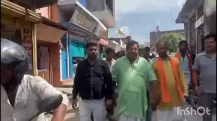 हर्रैया: बभनान कस्बे में स्थित मंदिर पर विवादित सामग्री रखे जाने से मामला गरमाया, विश्व हिंदू परिषद ने जताया विरोध