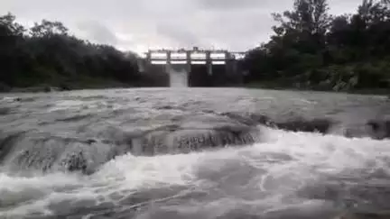 अनूपपुर: जल स्तर बढ़ने से चचाई डैम का एक गेट खोला गया