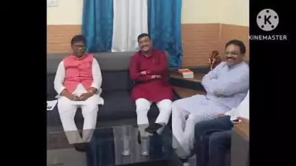 ନୂଆପଡା: ଭୁବନେଶ୍ୱର ଠାରେ ଶ୍ରମ ମନ୍ତ୍ରୀ ଙ୍କ ସହ ସାକ୍ଷାତ ଆଲୋଚନା କଲେ ଭାରତୀୟ ଜନତା ପାର୍ଟି ନେତା ଯଦୁମଣି ପାଣିଗ୍ରାହୀ