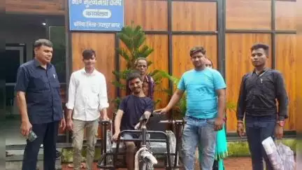कांसाबेल: सीएम कैंप कार्यालय बगिया में दिव्यांग दीपेश्वर को मिली तत्काल ट्राई सायकल, मुख्यमंत्री विष्णुदेव साय का जताया आभार
