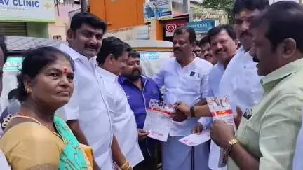 ஓசூர்: திமுக ஆட்சியில் 7000 கொலைகள் நடந்துள்ளன - இராயக்கோட்டை சாலையில் துண்டறிக்கை வழங்கி முன்னாள் அமைச்சர் பேச்சு