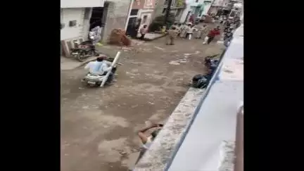 इंदौर: पुलिसकर्मी पर हमला करना बदमाशों को पड़ा महंगा, द्वारकापुरी पुलिस ने सिखाया ऐसा सबक कि अब चल भी नहीं पा रहे आरोपी