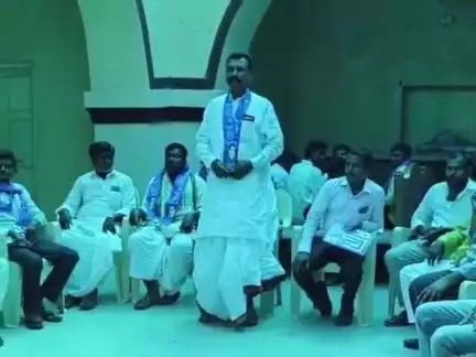 ಶೋರಾಪುರ: ನಗರದ ಪ್ರವಾಸಿ ಮಂದಿರದಲ್ಲಿ ಕರ್ನಾಟಕ ದಲಿತ ಸಂಘರ್ಷ ಸಮಿತಿ ಸಂಘಟನೆ ತಳವಾರಗೇರಾ, ಹಾಗೂ ವಿವಿಧ ಗ್ರಾಮಗಳ ಘಟಕ ಪದಾಧಿಕಾರಿಗಳ ಆಯ್ಕೆ