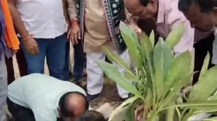 सेंधवा: बड़वानी जिले के राजपुर में अनुसूचित जनजाति आयोग के राष्ट्रीय अध्यक्ष अंतरसिंह आर्य का औचक निरीक्षण