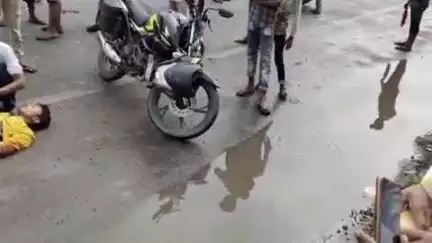 दुर्गावती: खजुरा बाजार के पास यूपी-बिहार सीमा NH-19 पर बोलेरो की टक्कर से बाइक सवार पुत्र की मौत, पिता घायल