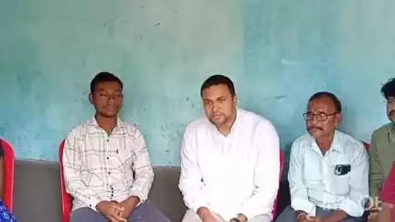 कुनकुरी: कांग्रेस का प्रतिनिधिमंडल सर्पदंश से मृत अमृत साय के परिजनों से मिला, मुख्यमंत्री से ₹20 लाख मुआवजे की मांग की