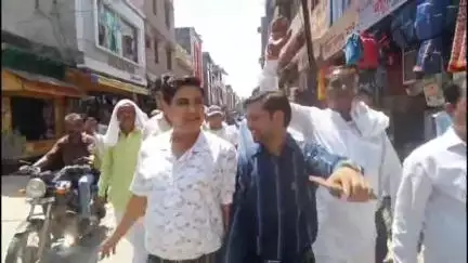 फतेहाबाद: नगर पंचायत फतेहाबाद के सदस्यों ने नगर पंचायत के खिलाफ खोला मोर्चा, जुलूस निकालकर जमकर नारेबाजी की