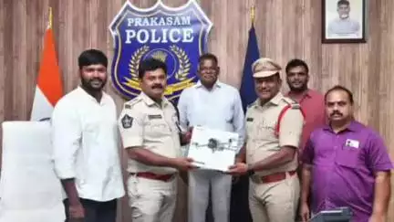 జిల్లా ఎస్పీ కార్యాలయానికి బహుకరించిన ప్రతిభా విద్యాసంస్థల డైరెక్టర్