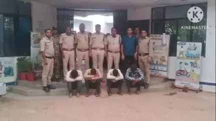 पिछोर: पिछोर थाना पुलिस ने दोहरे हत्याकांड के ₹40000 के इनामी चार आरोपियों को किया गिरफ्तार
