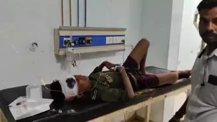 तिर्वा: इंदरगण के परसपुर गांव के सामने ट्रैक्टर की टक्कर से बाइक सवार पिता-पुत्र घायल, मेडिकल कॉलेज में भर्ती