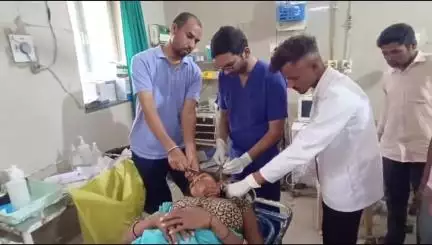 बांसवाड़ा: खुंटा मगरी गांव में खेतों में काम कर रही भाभी को देवर ने सिर पर कुल्हाड़ी मारी, एमजी अस्पताल में उपचार जारी