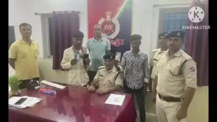 बक्सर: मुजफ्फरपुर-वास्कोडिगामा स्पेशल ट्रेन से बक्सर स्टेशन पर चोरी के तीन मोबाइल के साथ दो चोर गिरफ्तार