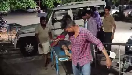 छोटी सरवन: नवाखेड़ा गांव में दो बाइक की आमने-सामने भिड़ंत में युवक को चेहरे पर लगी चोट, एमजी अस्पताल में उपचार जारी