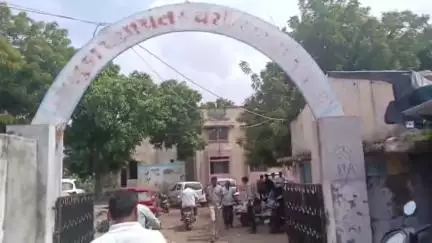 દસાડા: દસાડા તાલુકામાં પાક નિષ્ફળ સહાય મુદ્દે ખેડૂતોમાં રોષ, વી.સી.ઇ. પર ૨૦૦ રૂપિયા લેવાનો આક્ષેપ