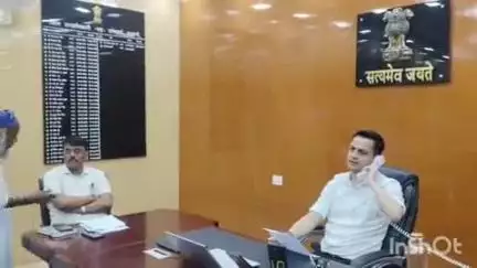 मधुबनी: जिलाधिकारी आनंद शर्मा  ने "जनता के दरबार में जिलाधिकारी" कार्यक्रम के तहत 32 परिवादियों की सुनी समस्याएं