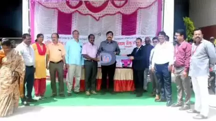 రాప్తాడు: చిన్మయి నగర్ జేఎన్టీయూ ఇంజనీరింగ్ విశ్వవిద్యాలయంలో  సైకిలను ప్రారంభించిన ఉపకులపతి హెచ్ సుదర్శన్ రావు