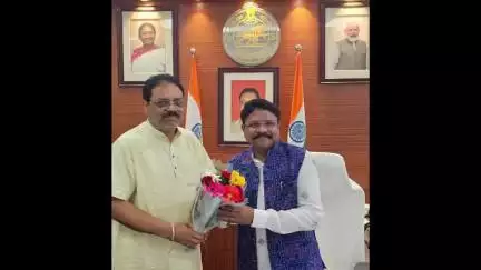 ନୂଆପଡା: ଭୁବନେଶ୍ୱରରେ ସ୍ବାସ୍ଥ୍ୟ ମନ୍ତ୍ରୀ ମୁକେଶ ମହାଳିଙ୍ଗଙ୍କୁ ସାକ୍ଷାତ କଲେ ବିଜେପିର ବରିଷ୍ଠ ନେତା ଯଦୁମଣି ପାଣିଗ୍ରାହୀ