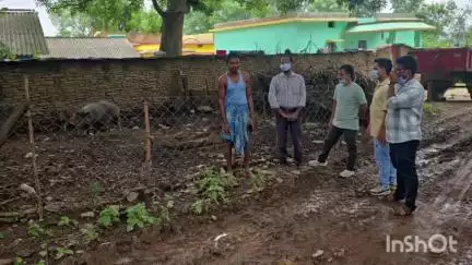 तोकापाल: संयुक्त संचालक, पशु चिकित्सा सेवाएं ने ग्राम केशलूर में जापानीस इन्सिफेलाइटिस बीमारी के खिलाफ जन जागरूकता अभियान चलाया