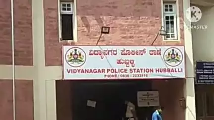 ಹುಬ್ಬಳ್ಳಿ ನಗರ: ನಗರದಲ್ಲಿ ಆಧಾರ ಕಾರ್ಡ್ ಅಪ್ಡೇಟ್ ಮಾಡುವುದಾಗಿ ನಂಬಿಸಿ ೪.೮೩ ಲಕ್ಷ ರೂ. ವಂಚನೆ