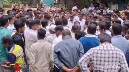 अलिबाग: गेल प्रकल्प ग्रस्तांच्या प्रलंबित प्रश्नांवर चर्चा
जिल्हाधिकारी कार्यालयात खा. धैर्यशील पाटलांची बैठक
तीन मुद्द्यांवर