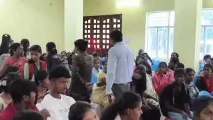 तोपचांची: बिटिया मैरिज हॉल में JCST परीक्षा प्रतियोगिता के प्रमाण पत्र वितरण में ₹300 की राशि मांगने पर छात्रों ने किया हंगामा