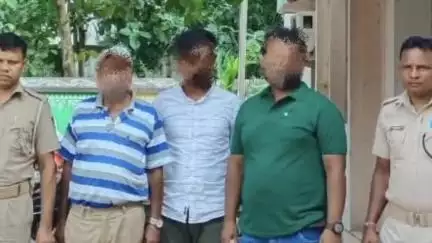 ଖଲ୍ଲିକୋଟ୍: ପୁରୁଷୋତ୍ତମପୁର ଏନଏସି ନିର୍ବାହୀ ଅଧିକାରୀ ଗୋବିନ୍ଦ ଡନସେନାଙ୍କୁ ମାଡ ମାରିବା ଧମକ ଅଭିଯୋଗରେ ୩ ଜଣଙ୍କୁ ଗିରଫ କଲା ପୋଲିସ