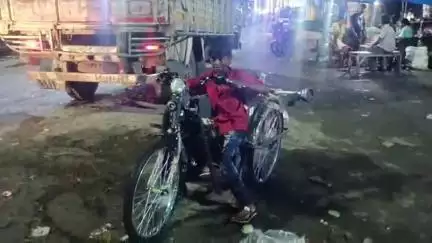 কুলতলি: প্রতিবন্ধীদের একাধিক সরঞ্জাম তুলে দিলেন গোপালগঞ্জের অবসরপ্রাপ্ত শিক্ষক