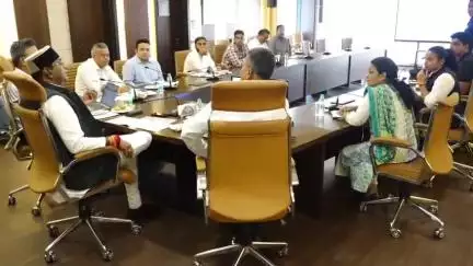 बैरसिया: खेल मंत्री विश्वास सारंग ने भोपाल के टीटी नगर खेल स्टेडियम में हॉकी अकादमी की समीक्षा की